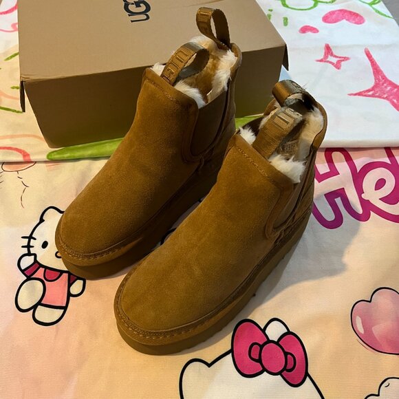 UGG Platform Chelsea Boots - Picture 2 of 8